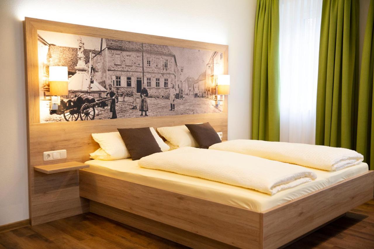 Der Patrizierhof - Weingut Gasthof Hotel - Familie Grebner Grosslangheim Buitenkant foto